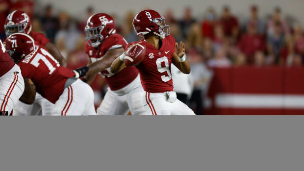 Bryce Young throws a pass against Southern Miss